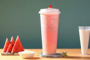 西瓜冰饮搭配美味小食