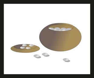 金色容器与散落物件