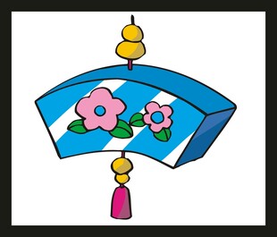 蓝色扇形挂饰绘有花朵