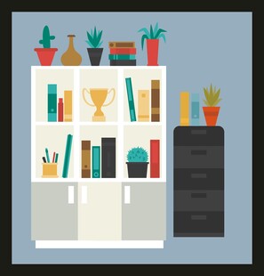 简约书架上的多彩物品