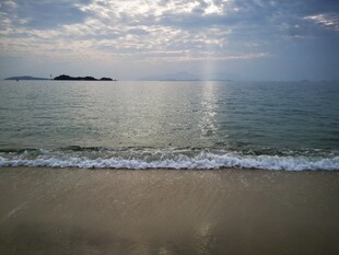 海边美景 海浪轻拍沙滩