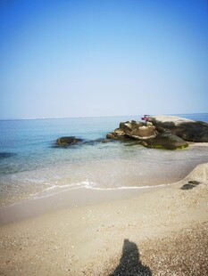 美丽海滩与湛蓝海水景观