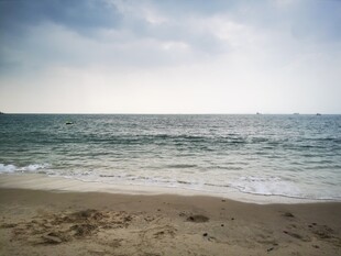 海边沙滩 海浪轻拍美景