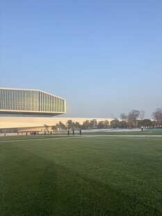 现代体育场与绿茵场地