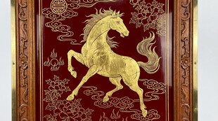 金色骏马木雕装饰画