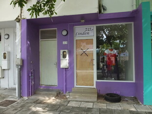 紫色系临街商铺外观