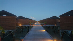 水上木屋夜景 静谧之路