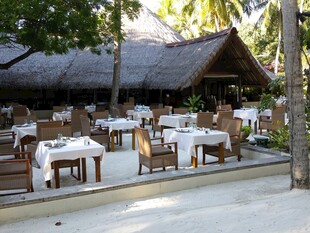 户外休闲餐厅场景