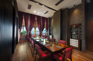 豪华餐厅室内精致布置