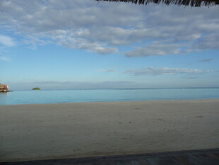 宁静海滩 蓝天碧海沙滩
