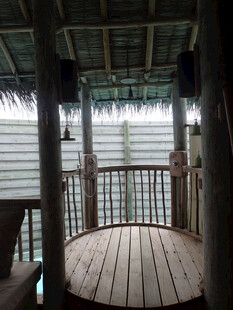 木质露台凉亭内部景观