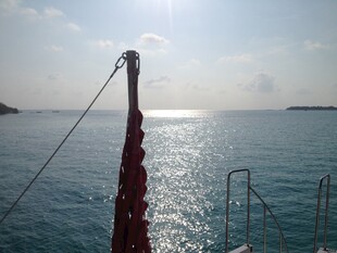 海上船景 阳光映照海面