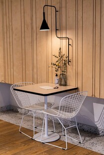 简约现代风格室内桌椅布置