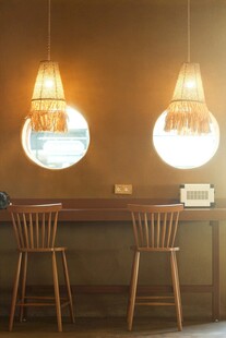 温馨简约吧台吊灯座椅场景