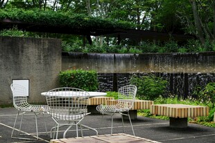 户外庭院休闲桌椅景观