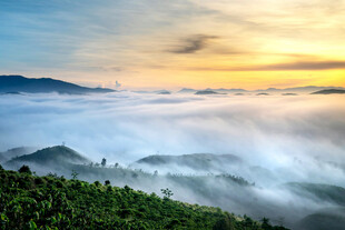 山间云海日出美景