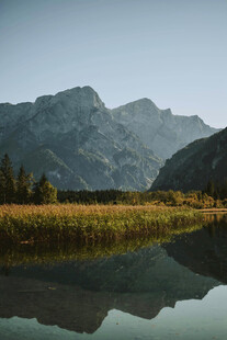 宁静山水间的自然美景