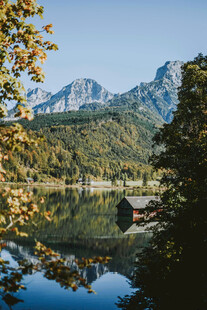 秋日山水倒影美丽风光