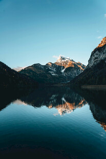 静谧湖山的绝美倒影