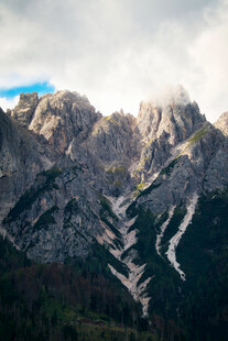 壮丽巍峨的山脉景观