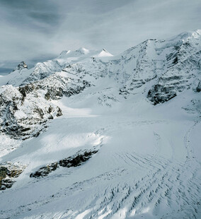 壮丽雪山景观