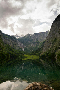 高山湖泊美景