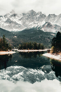 雪山湖泊自然美景