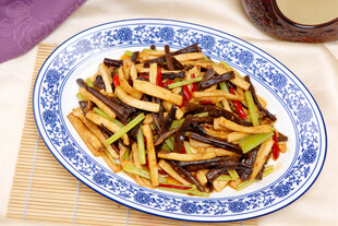 香芹萝卜干炒烟笋