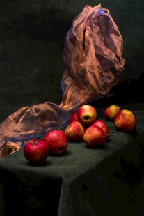  布与苹果的艺术组合