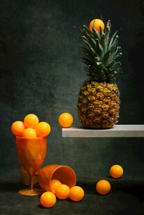 菠萝与橙子的静物组合