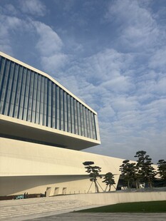 现代风格独特建筑外观