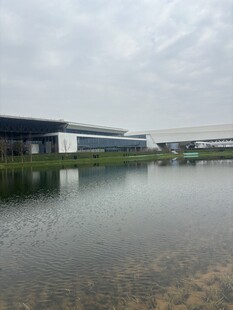 湖畔现代建筑景观