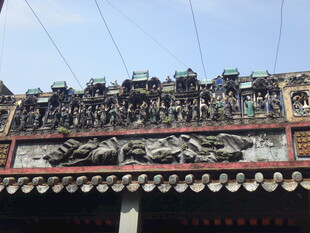 传统古建筑屋檐精美雕刻