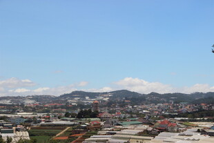 越南城市远景与远山景观