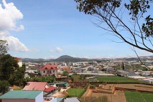 越南俯瞰多彩城镇风光