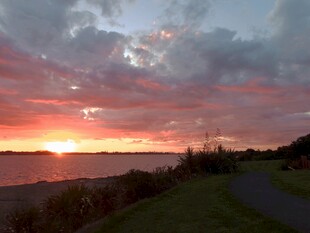 日落时分的美丽海滨风景