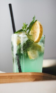 清新薄荷柠檬气泡饮品