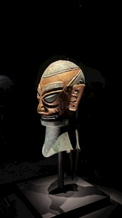 三星堆戴金面罩青铜人头像