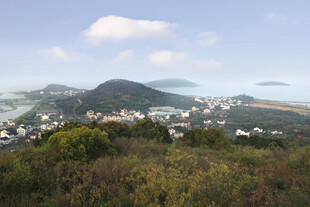 山景中的城镇风光