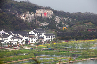 江南山水间的白墙村落