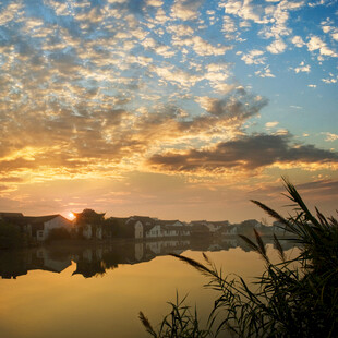 湖畔日落美景