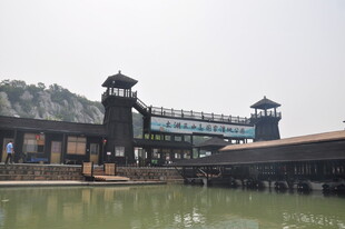 古色古香的水边建筑景观