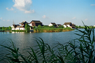 湖畔小屋 自然宁静风光