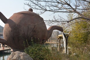 巨型户外茶壶雕塑景观