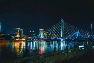 城市夜景桥梁璀璨灯光秀