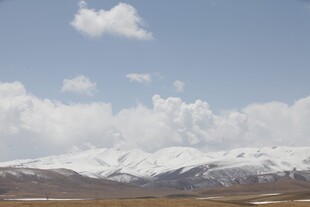 雪山蓝天壮丽风光