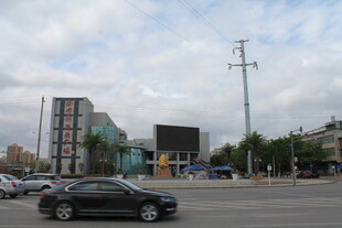 城市街道停车场景