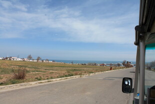 公路边的开阔风景