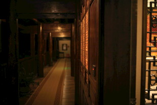 古宅幽深走廊中式景致