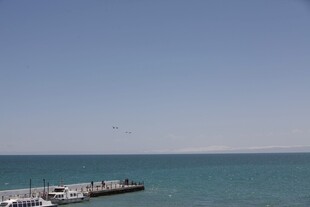 海边码头的宁静海景
